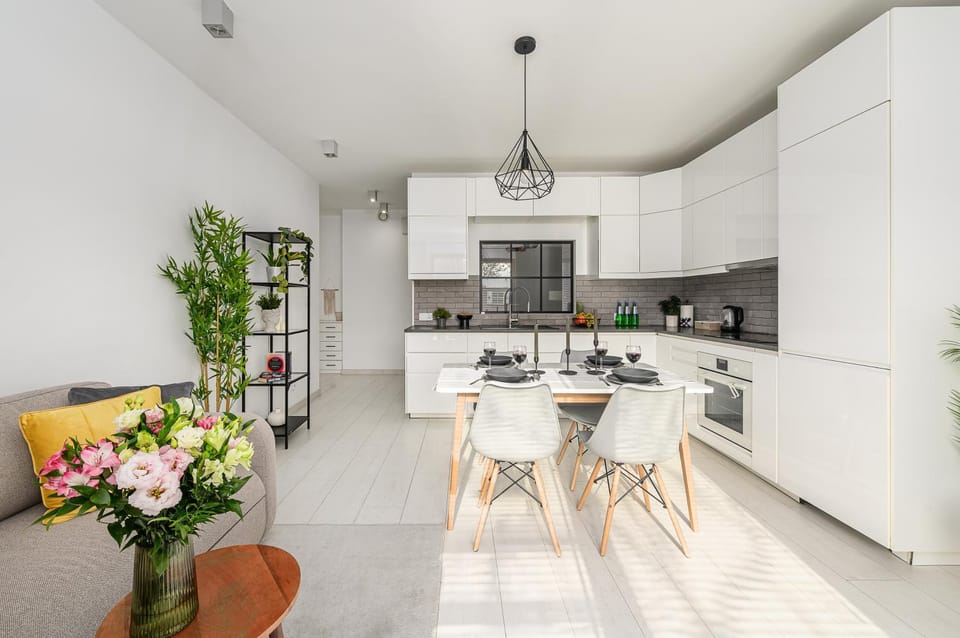 Kitchen or kitchenette, Dining area, oven, stove
