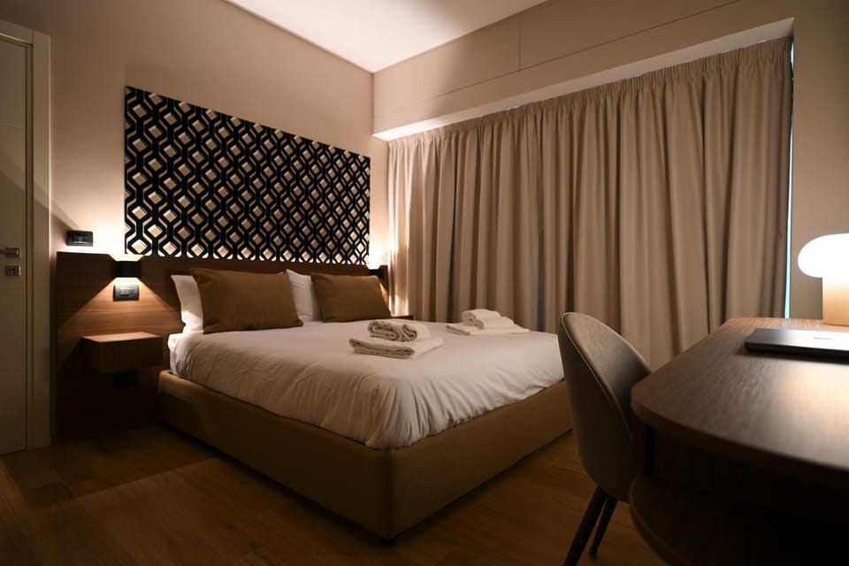 Bed, Photo of the whole room, Bedroom, towels