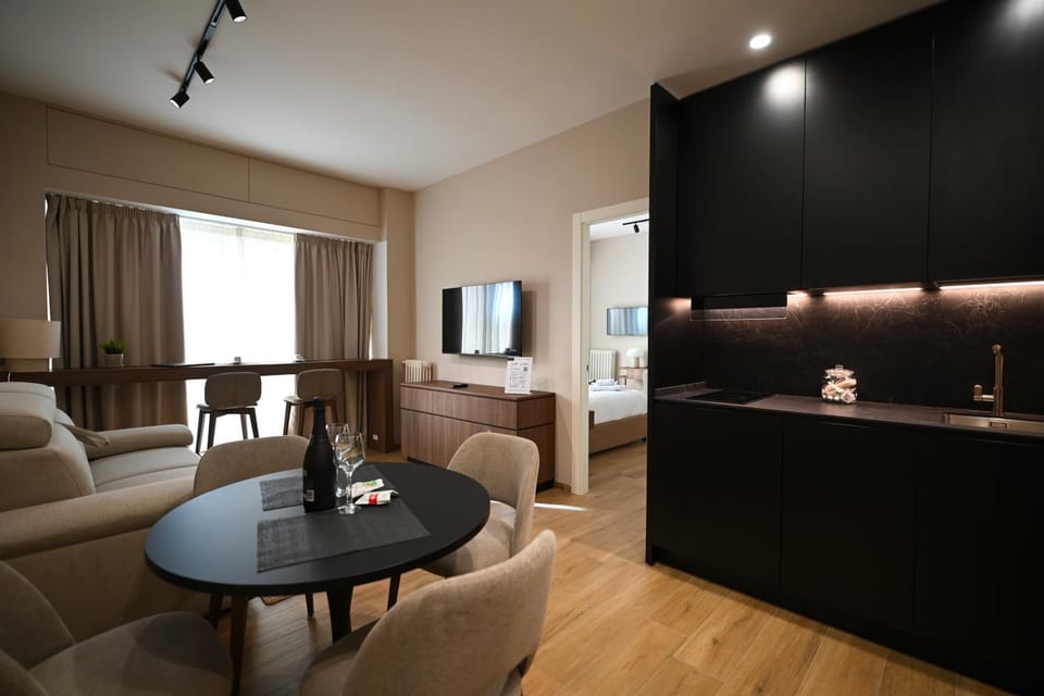 Communal lounge/ TV room, TV and multimedia, Kitchen or kitchenette, Living room, Seating area, Dining area, Evening entertainment