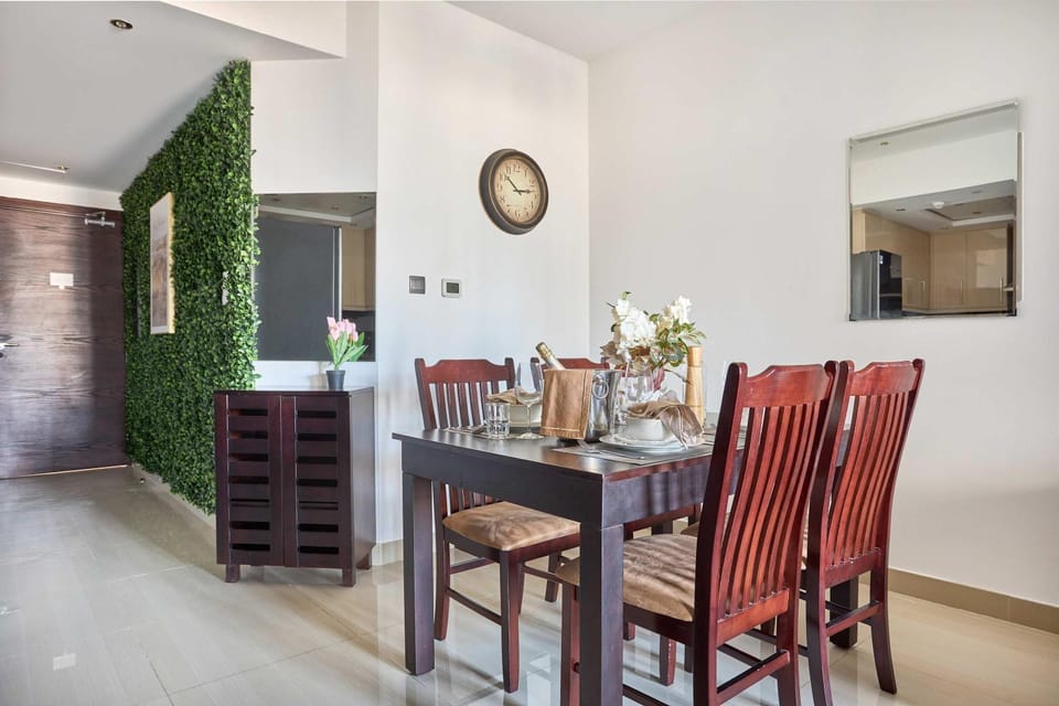 Living room, Dining area
