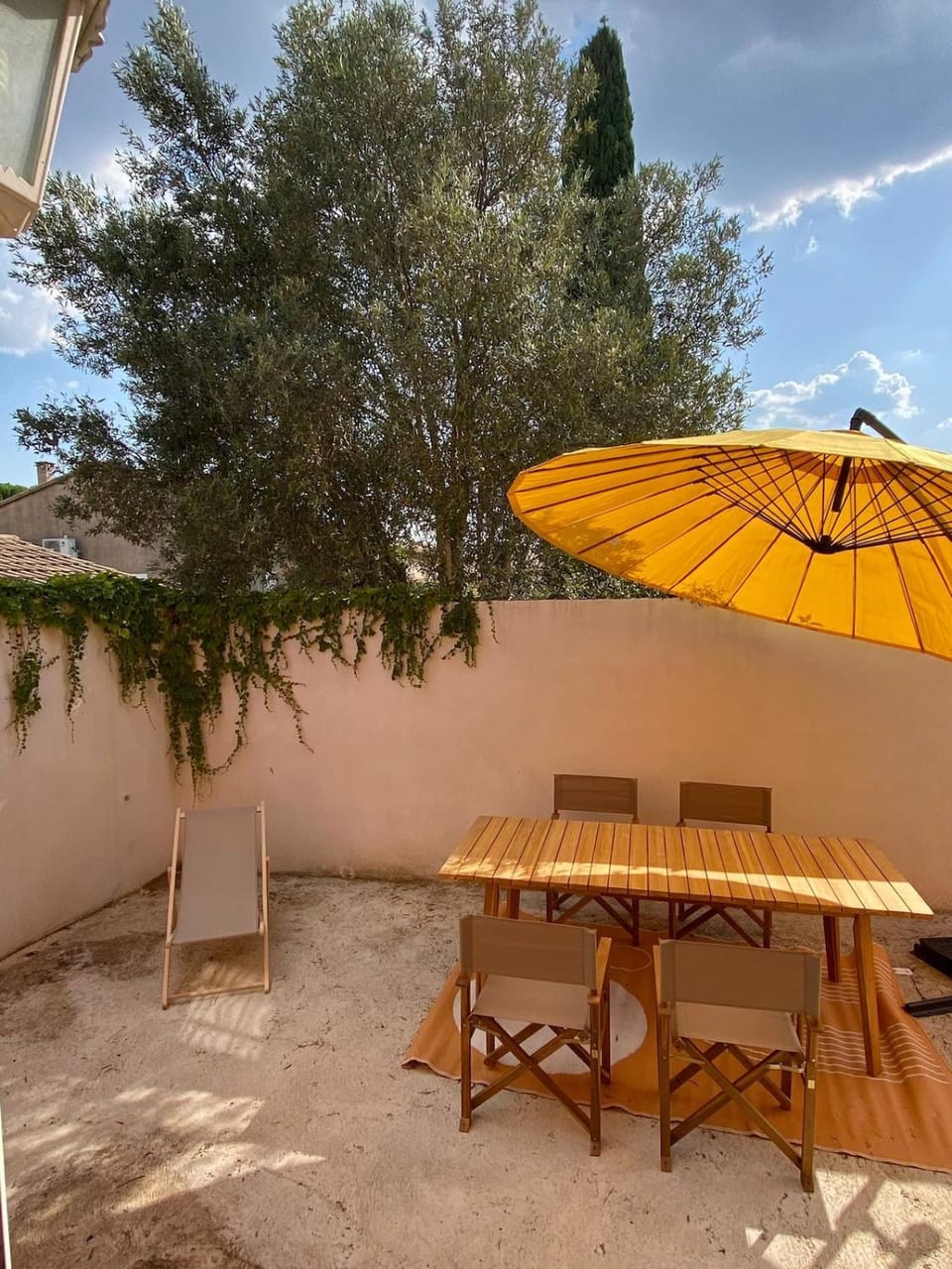 house with jacuzzi spa, wifi, 2 bedrooms House in Nimes