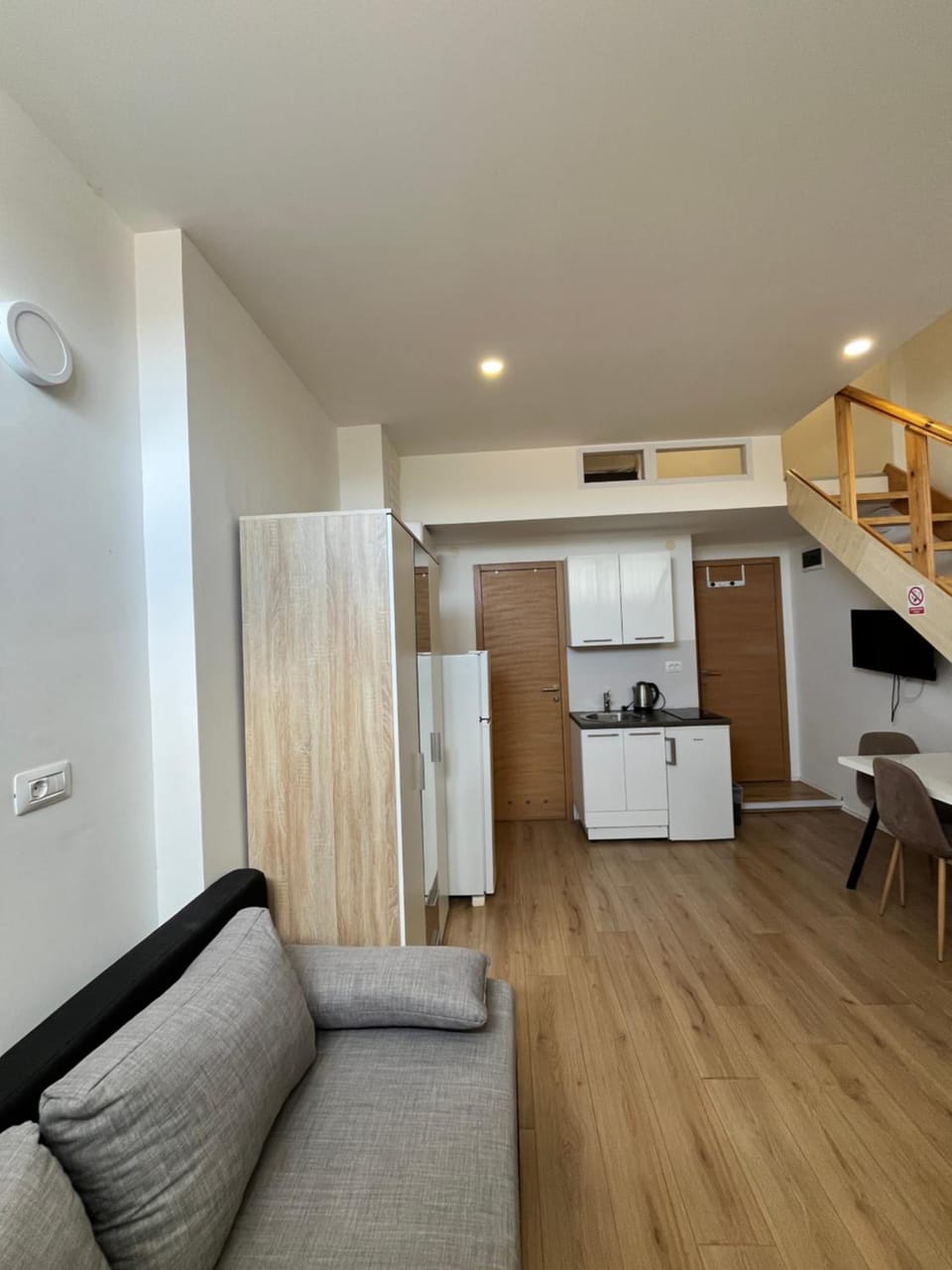 Kitchen or kitchenette, Living room, Seating area, stove