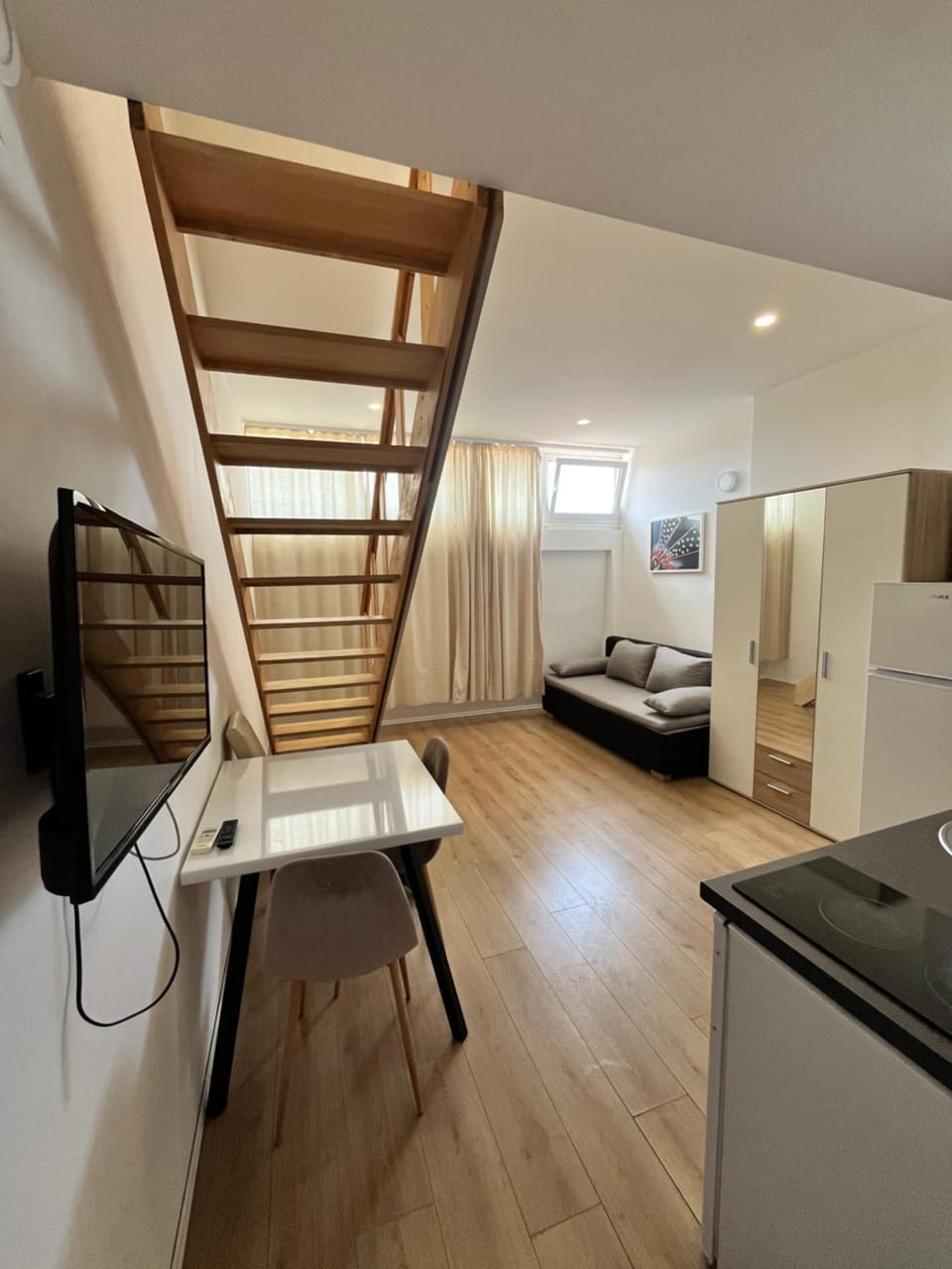 TV and multimedia, Kitchen or kitchenette, Living room, Photo of the whole room, Seating area