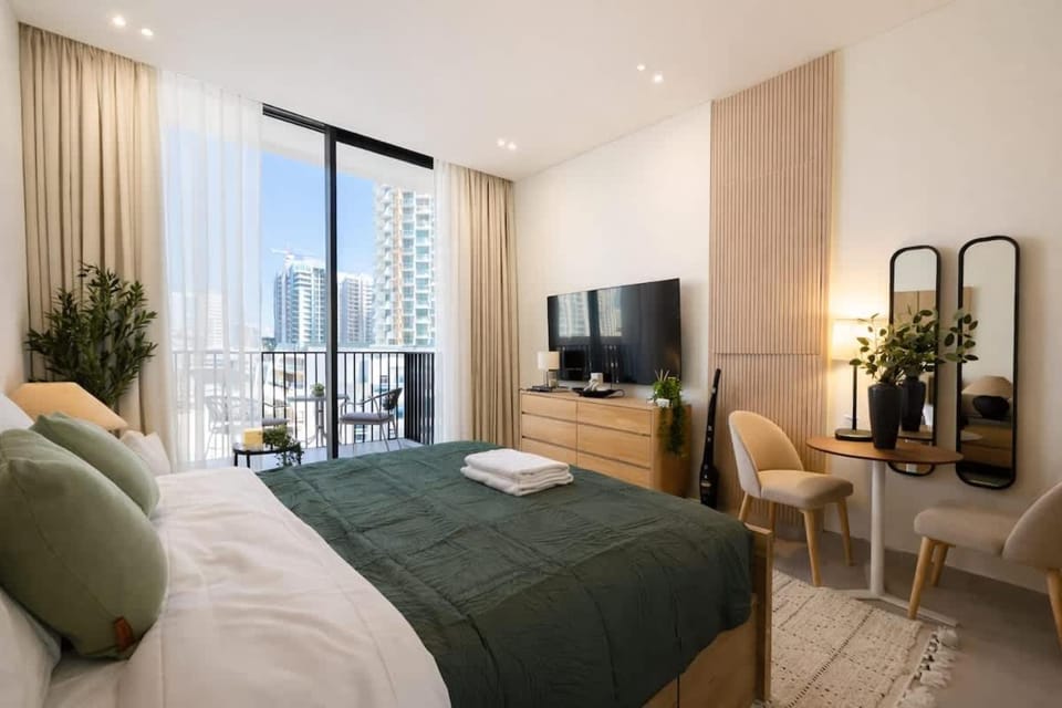 Chic & Peaceful Studio Retreat Binghatti Aurora Apartment in Dubai