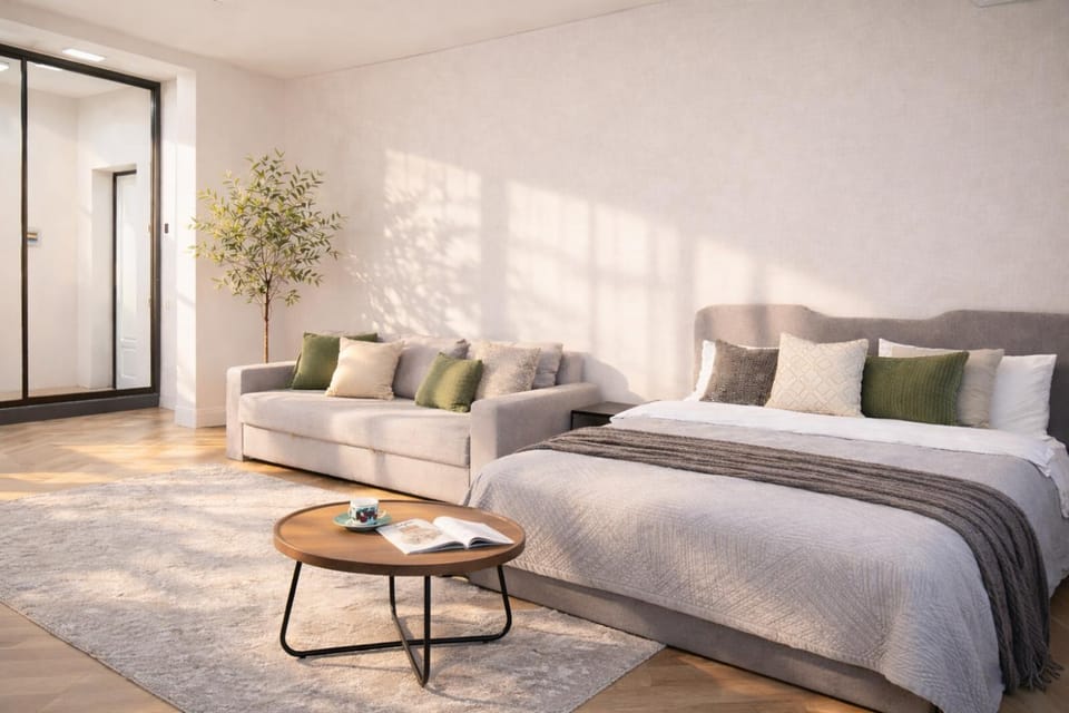 Seating area, Bedroom