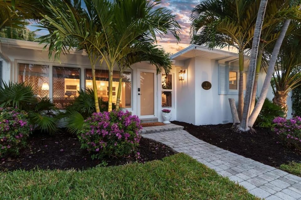Luxury Palm Beach Duplex Near A1A & Beach House in Ocean Ridge