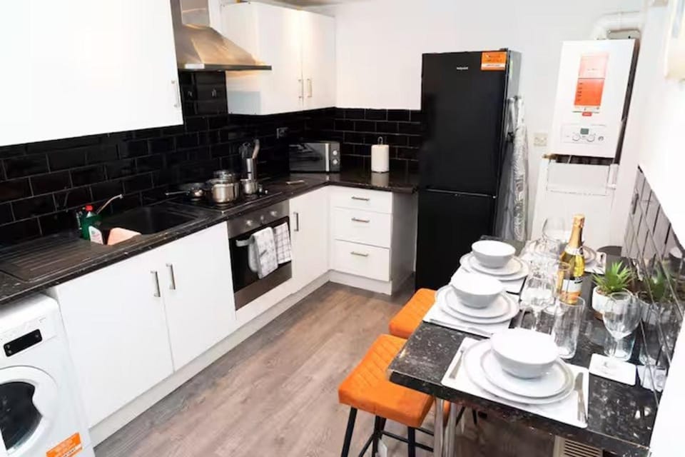 Kitchen or kitchenette, Dining area, oven, stove