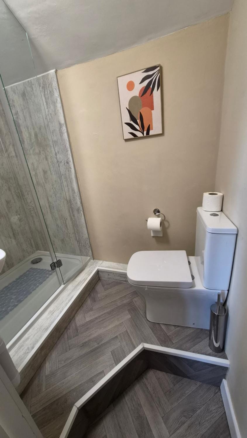 Shower, Toilet, Bathroom