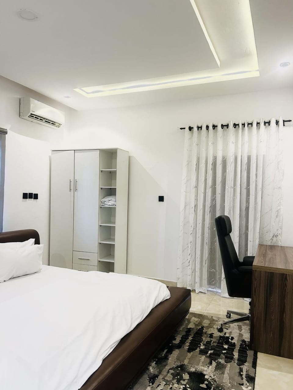Bed, Photo of the whole room, Bedroom, wardrobe, air conditioner