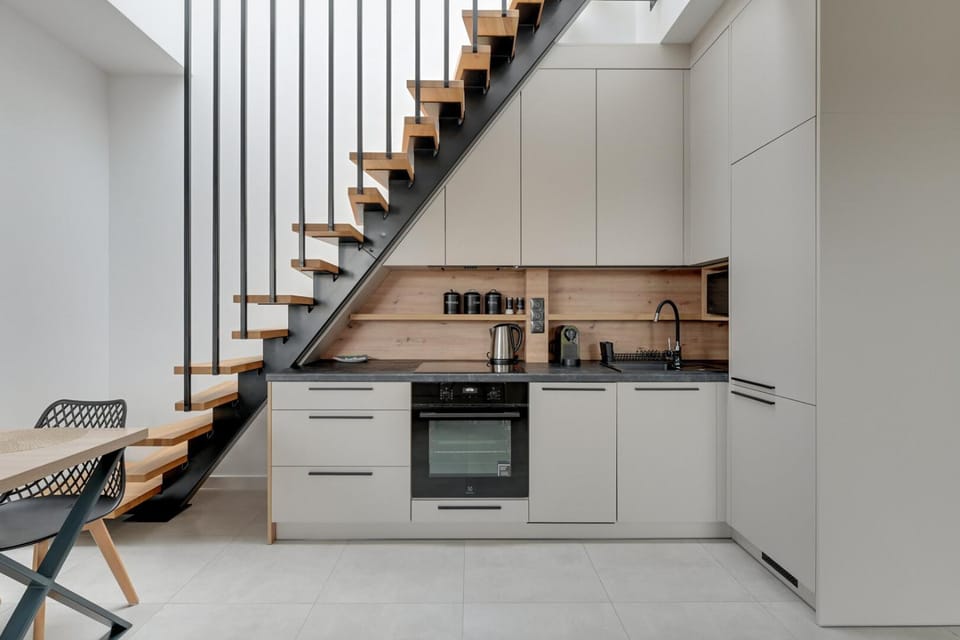 Kitchen or kitchenette, dishwasher, stove