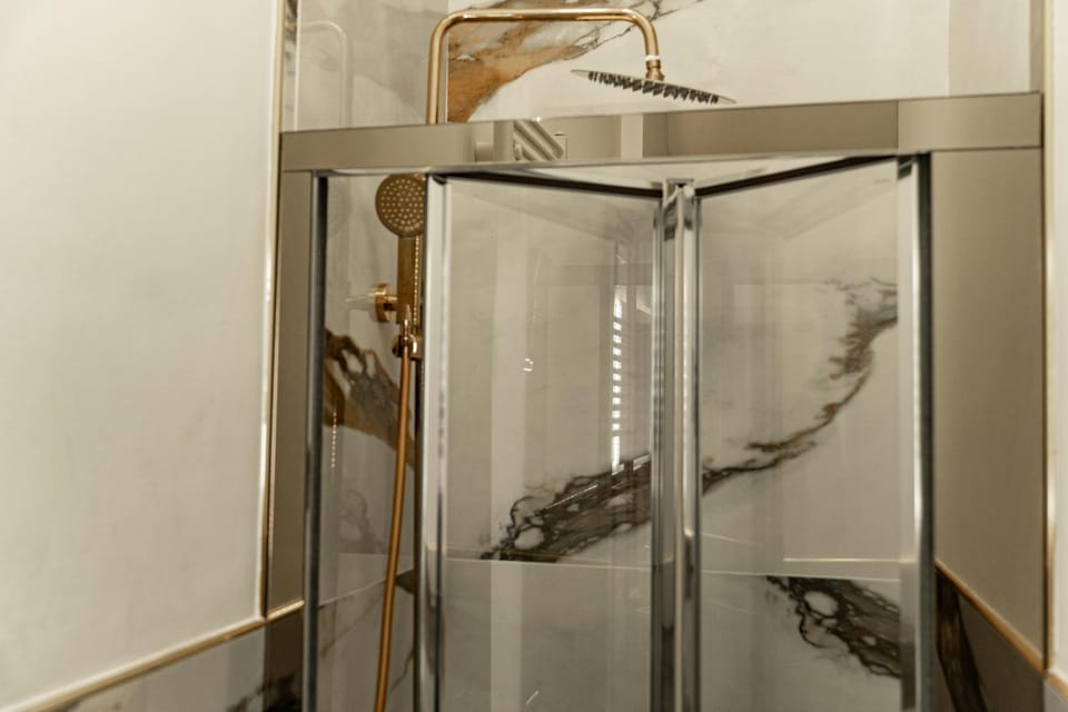 Shower, Bathroom, wardrobe