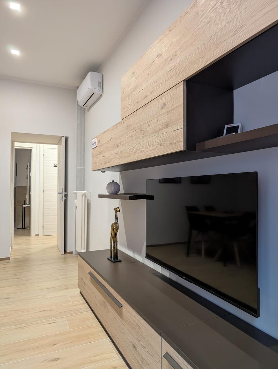 TV and multimedia, Seating area