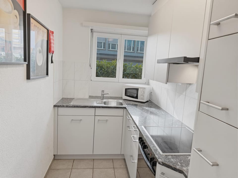 microwave, stove, kitchen