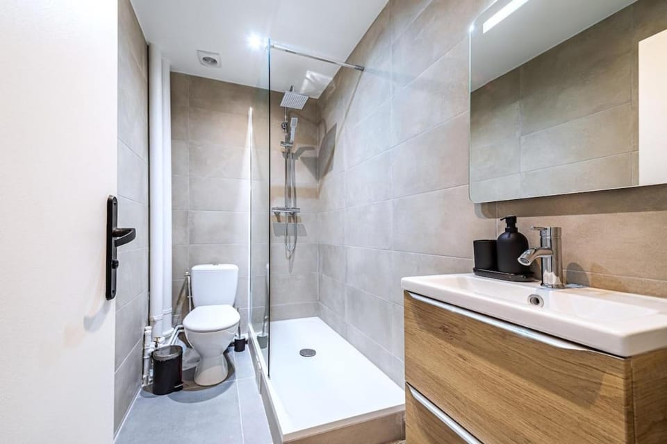 Comfortable and Quiet Studio in the Heart of Issy Apartment in Vanves