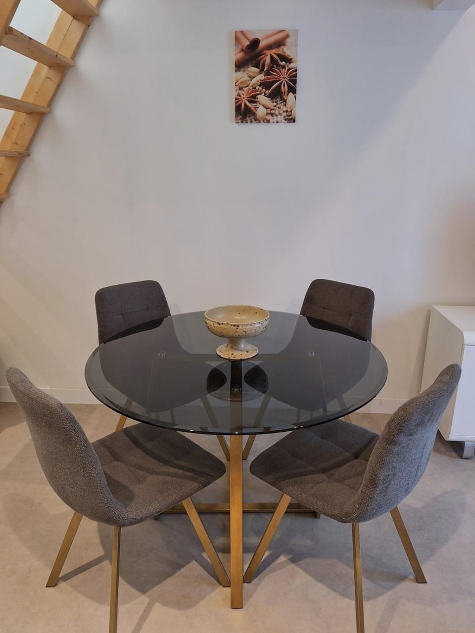 Living room, Seating area, Meals, internet, kitchen