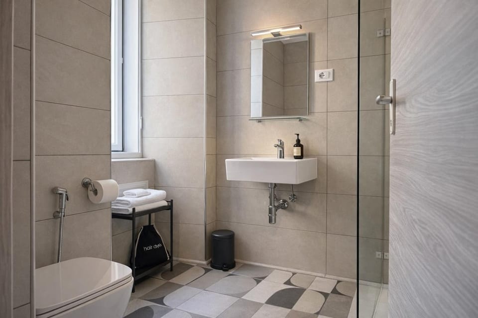 Shower, Toilet, Bathroom, towels