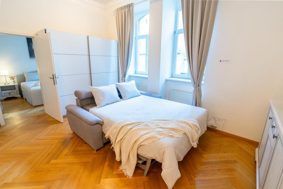 Bed, Living room, Seating area