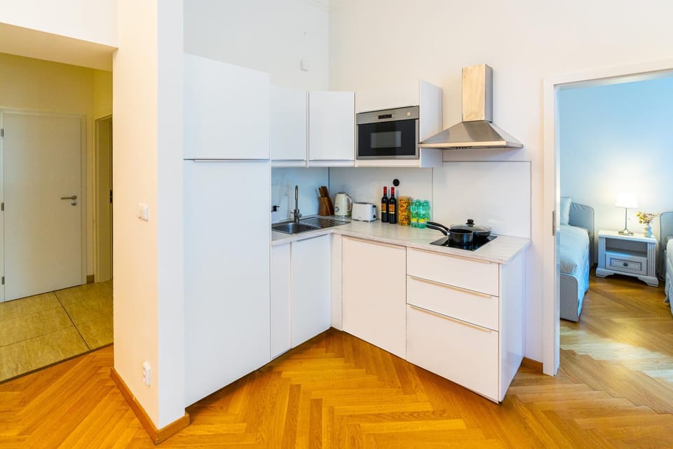 Coffee/tea facilities, Kitchen or kitchenette, stove, toaster