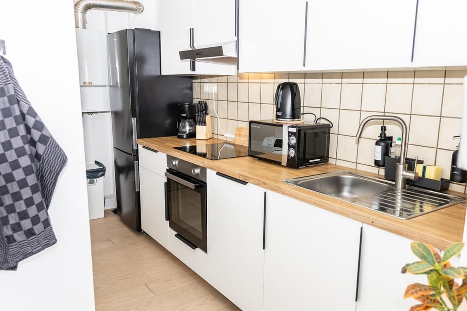 Kitchen or kitchenette, dishwasher, oven, kitchen