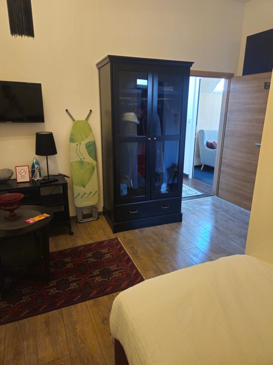 TV and multimedia, Photo of the whole room, wardrobe
