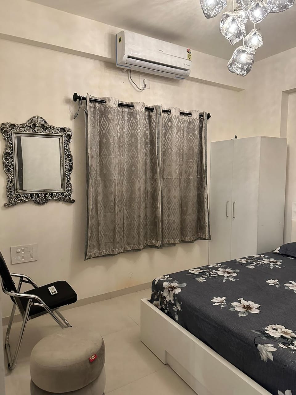 Chill people family couples bachelor frnds Apartment in Vadodara