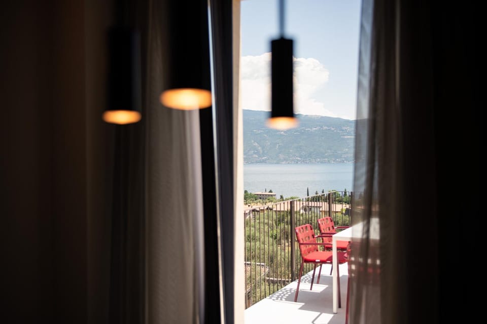 Torre Limonaia Superior Deluxe Apartment in Lake Garda
