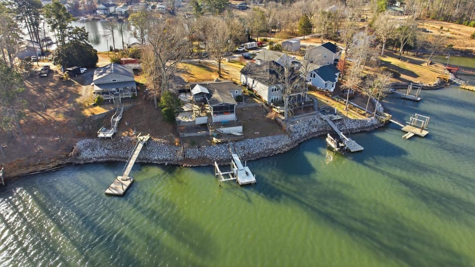 Property building, Natural landscape, Bird's eye view, Lake view