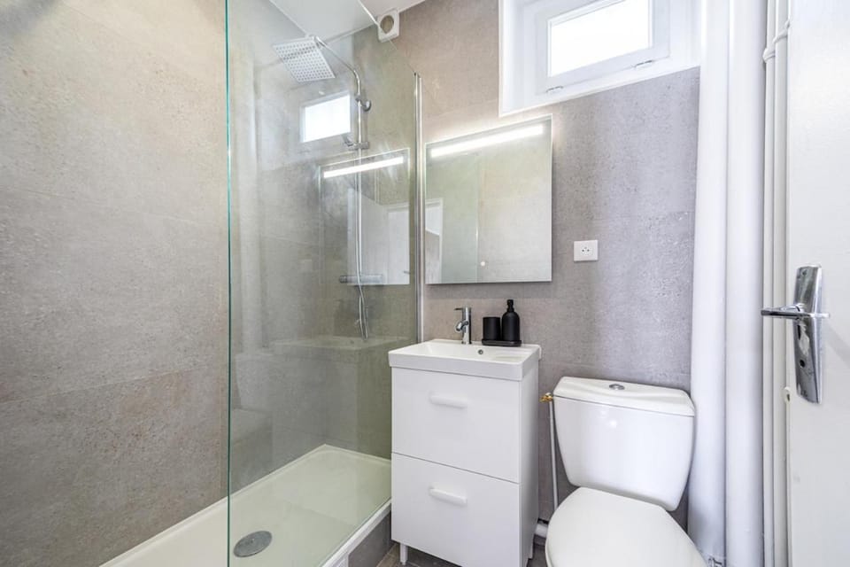 Spacious Apartment in the Heart of Issy-les-Moulineaux Apartment in Vanves