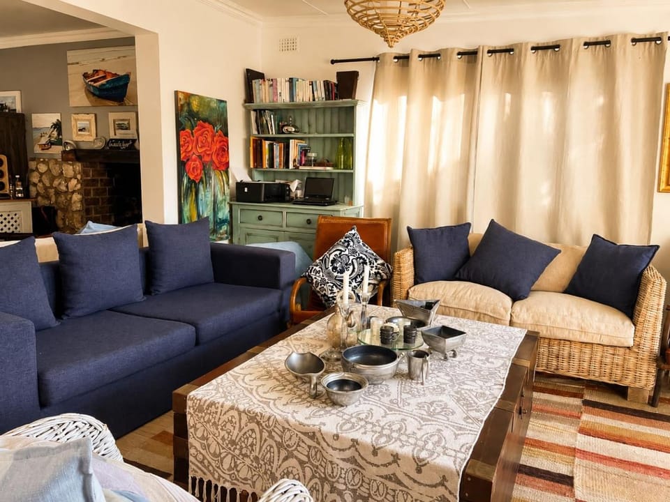 Communal lounge/ TV room, Living room, Seating area