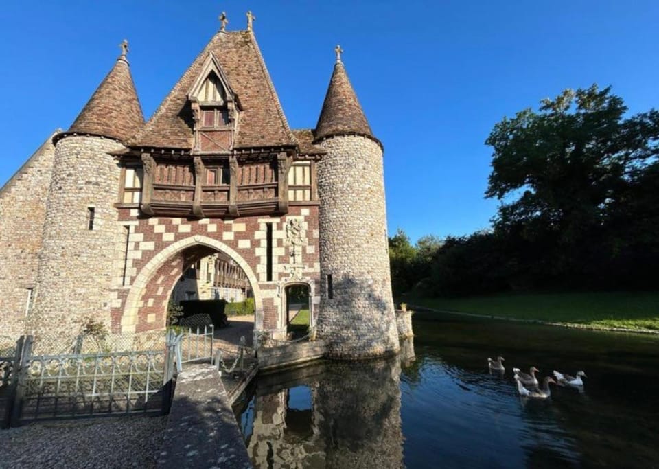 La Roulotte du Château Campground/ 
RV Resort in Normandy