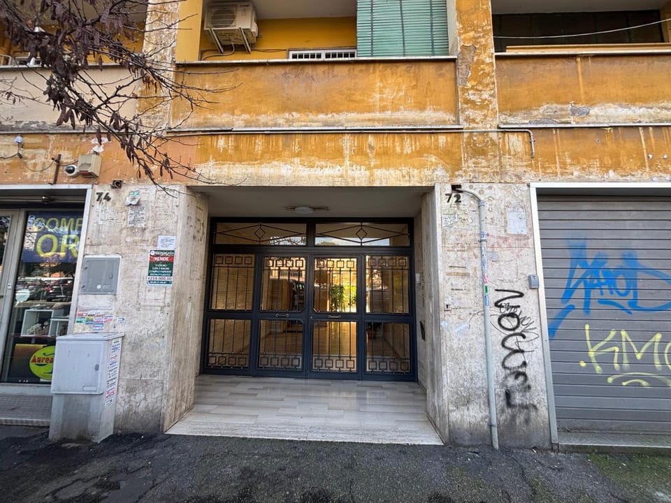 Property building, Facade/entrance