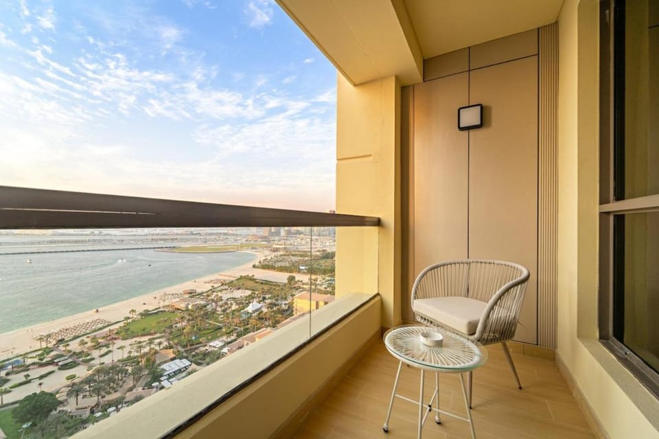 FIRST CLASS 3BR Sea, Palm & Atlantis Views Apartment in Dubai