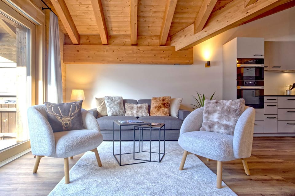 Kitchen or kitchenette, Living room, Seating area, Dining area