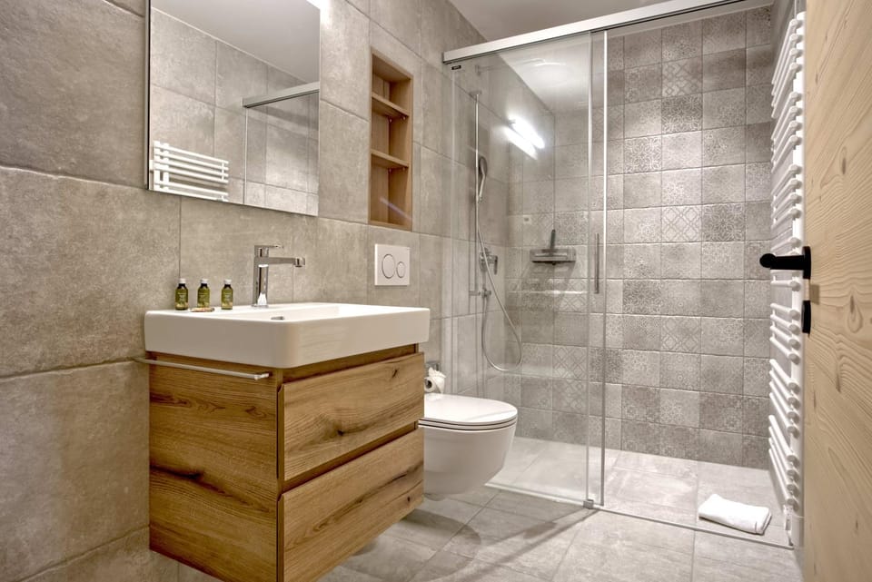 Shower, Bathroom, towels