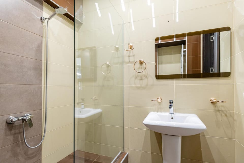 Shower, Toilet, Bathroom, towels