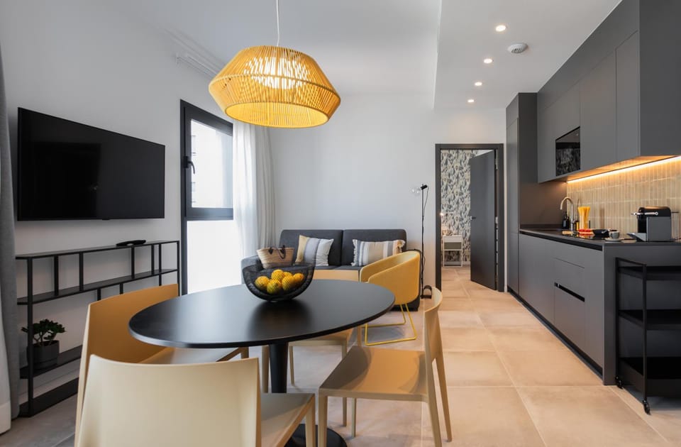 Kitchen or kitchenette, Living room