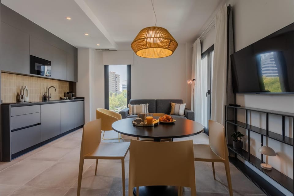 Kitchen or kitchenette, Living room, Seating area, Dining area