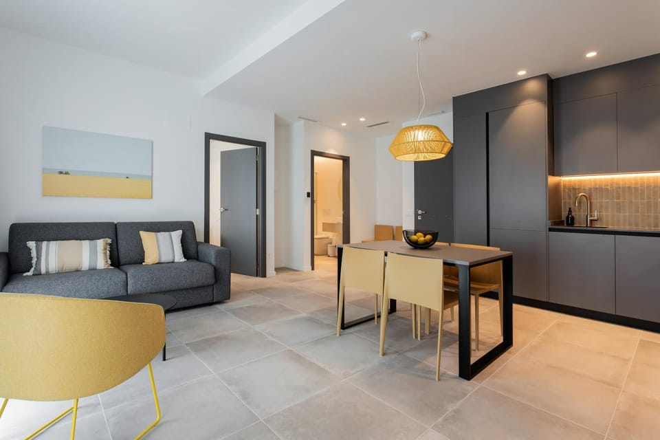 Kitchen or kitchenette, Living room, Seating area, Dining area