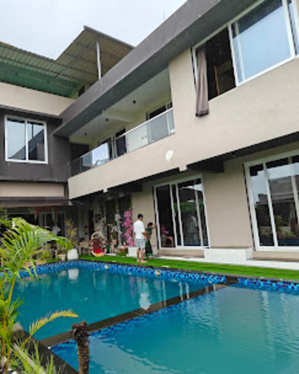 Property building, Swimming pool