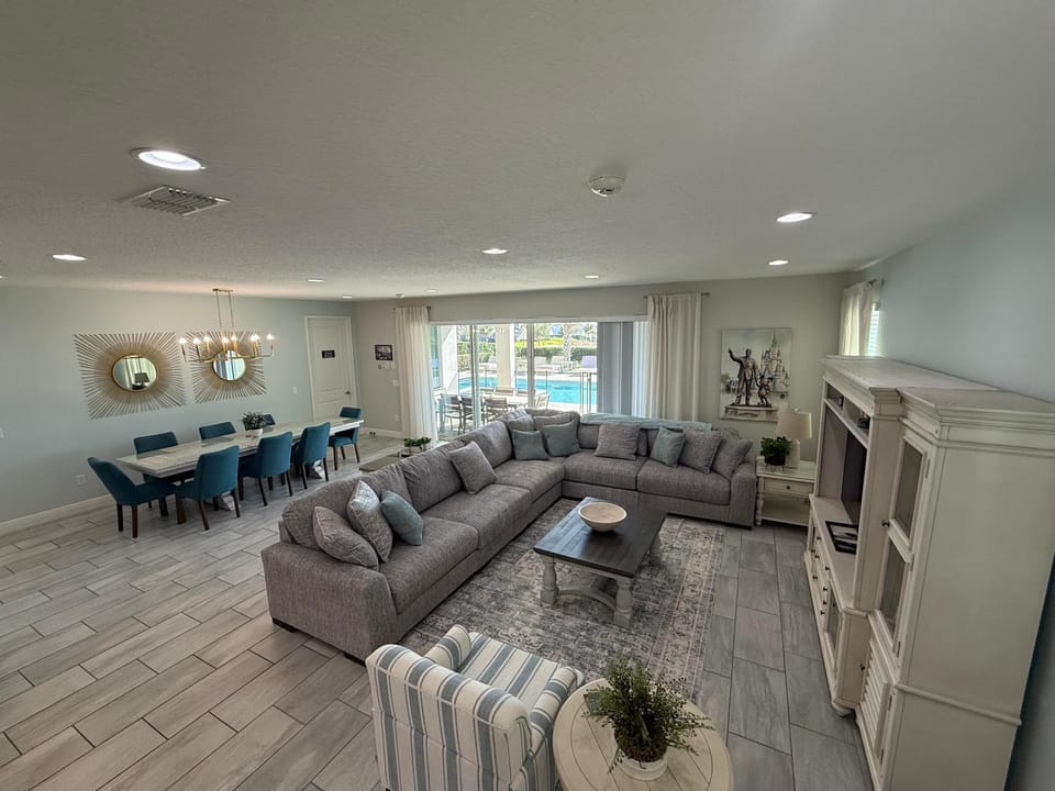 View (from property/room), Dining area, Dinner, Family