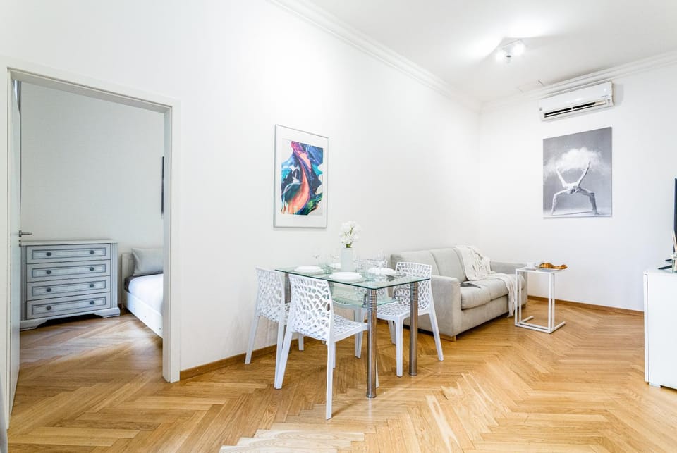 Living room, Seating area, Dining area, air conditioner