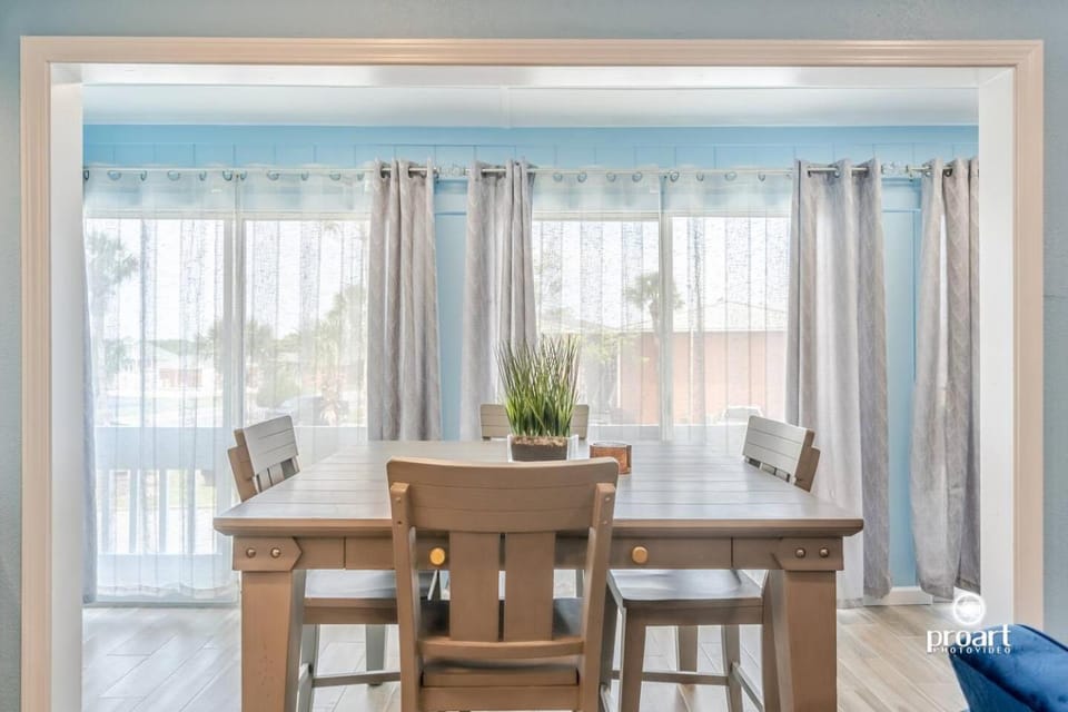 Gone Coastal 0.8 miles to beach Apartment in Destin