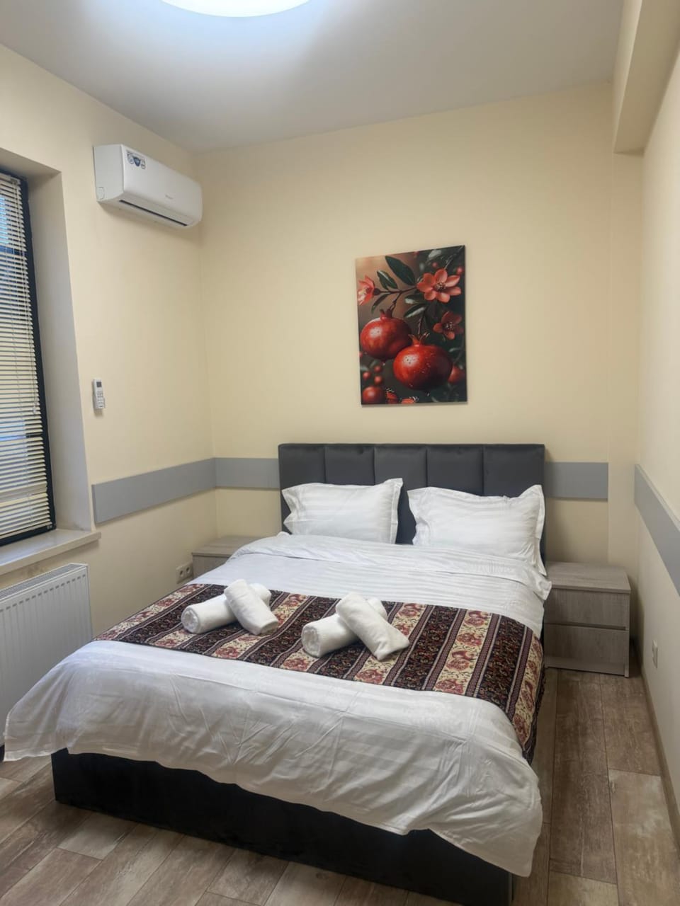 Bed, Photo of the whole room, Bedroom, air conditioner