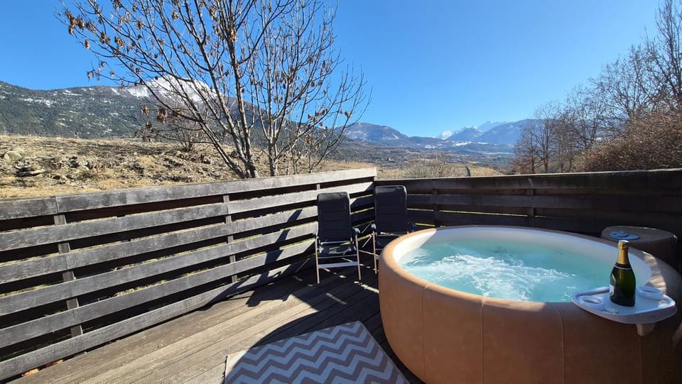 Natural landscape, Hot Tub, Spa and wellness centre/facilities, Mountain view