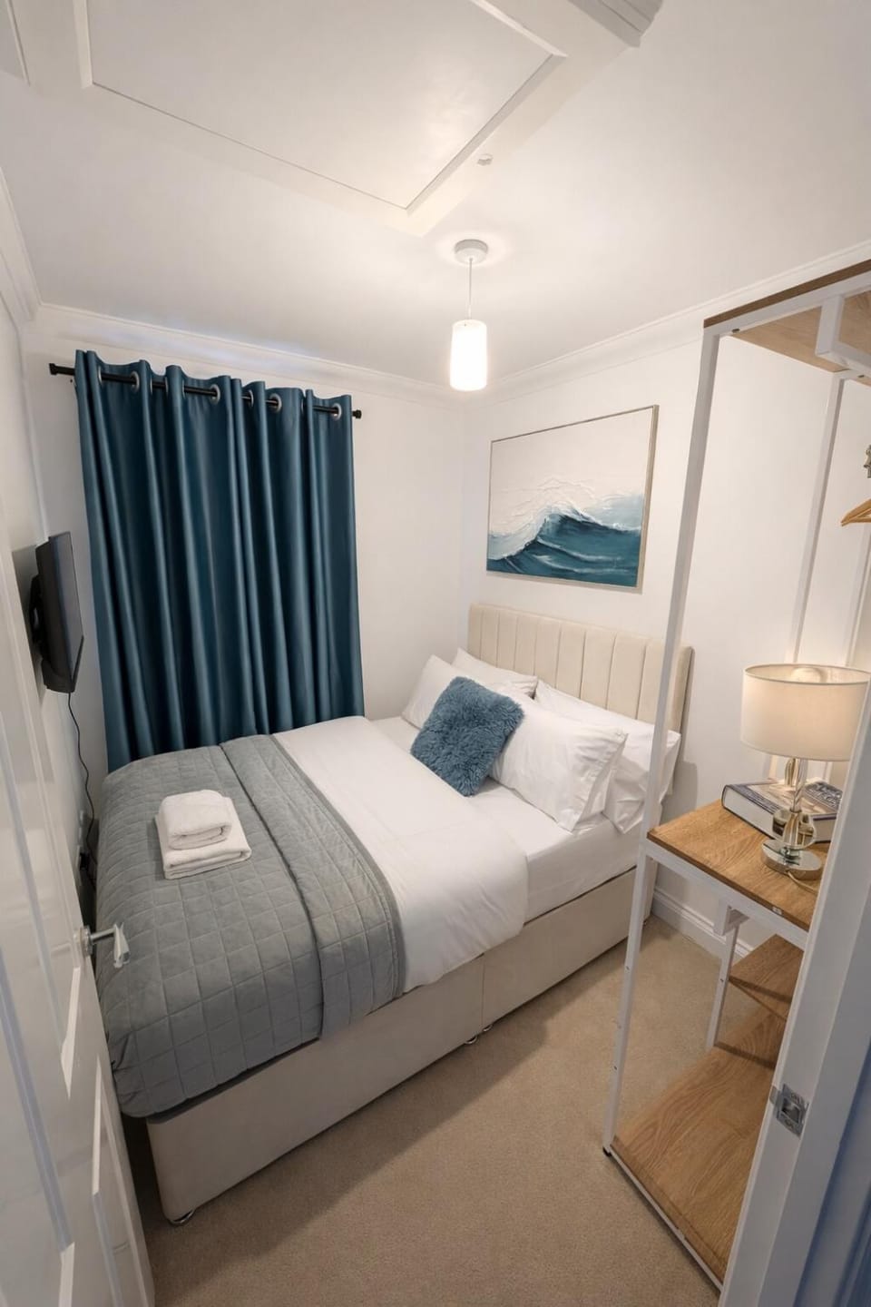 Bed, Bedroom, towels