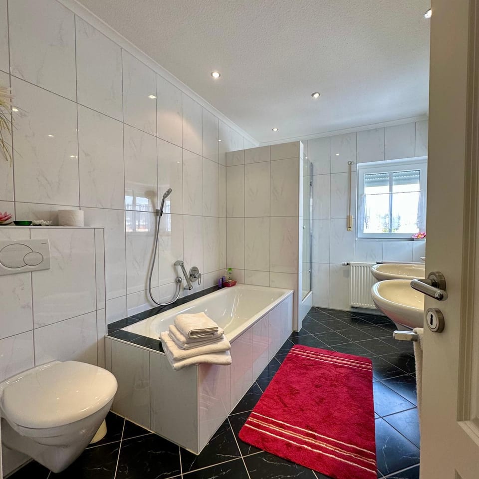 Toilet, Bathroom, Bath, towels, towels