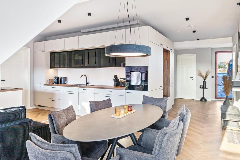 Property building, Kitchen or kitchenette, Living room