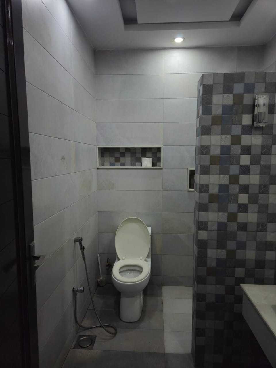 3BR House near DHA Phase 5,6 Apartment in Lahore