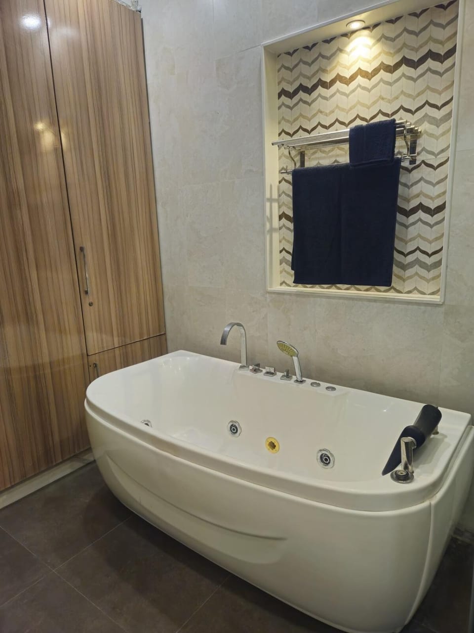 3BR House near DHA Phase 5,6 Apartment in Lahore
