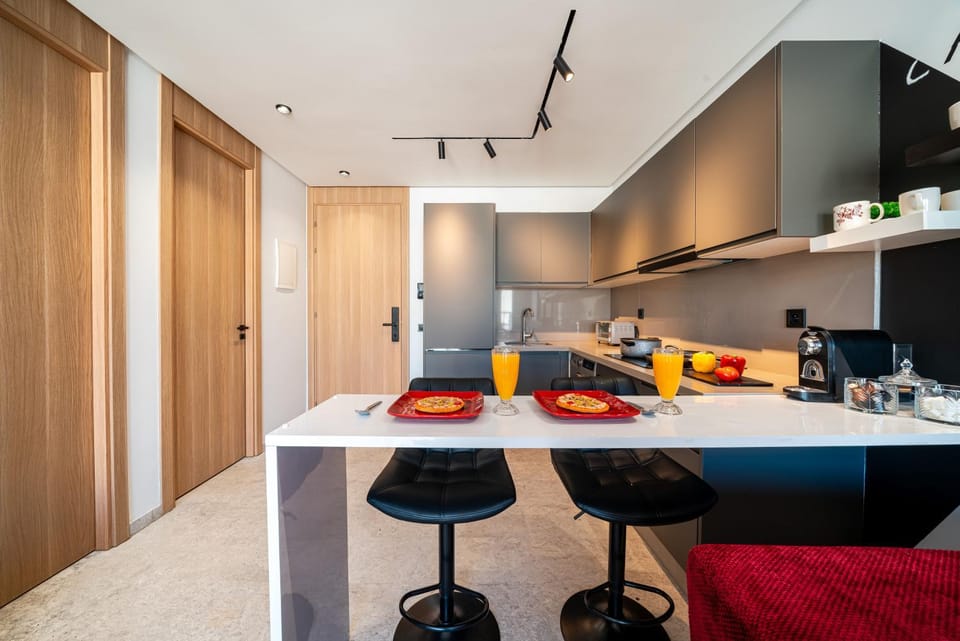 Kitchen or kitchenette, Food and drinks, minibar